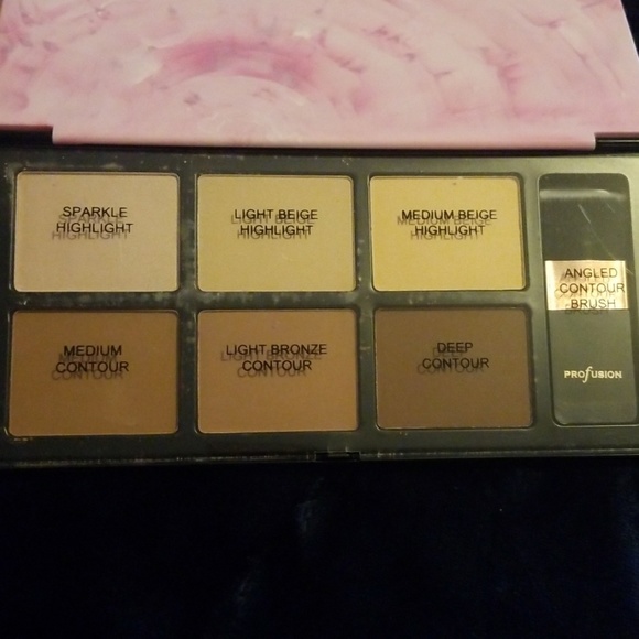 Makeup - Picture 6 of 6